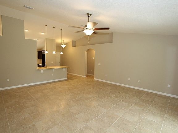 3rd image of 77 Pilgrim Dr