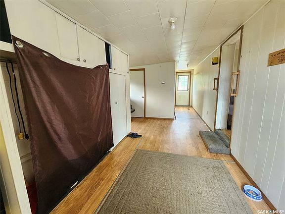 3rd image of 408 Railway Ave