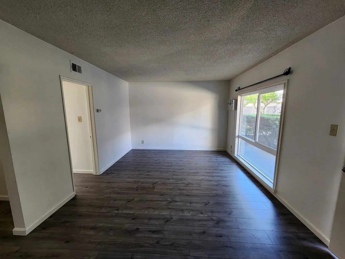 Bush Apartments (411) — Photo 2