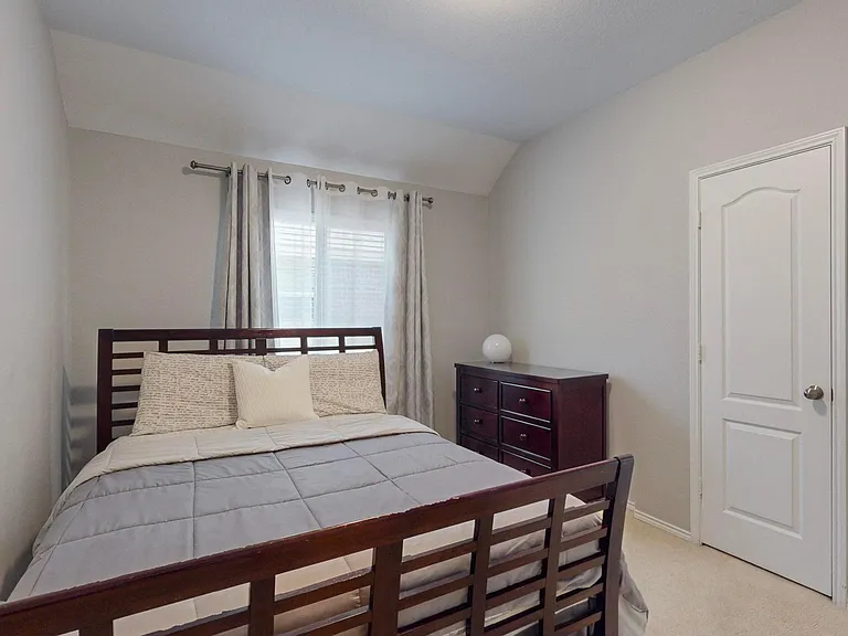 9412 Caliente Dr — Photo 25