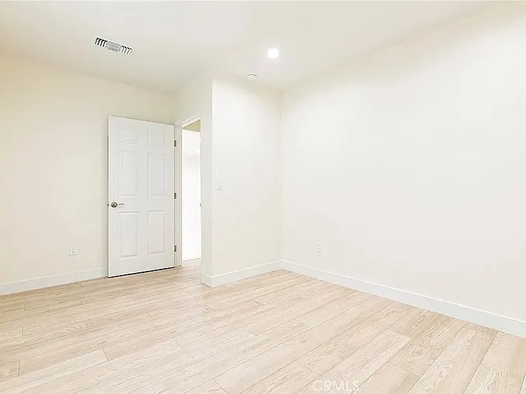 8002 Hazeltine Ave — Photo 11