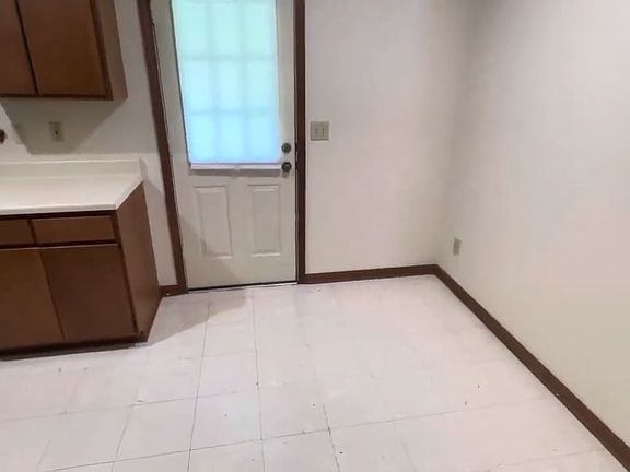 4th image of 115 N Montgomery St APT 1