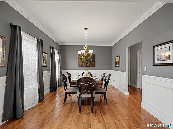 3rd image of 42 Ridgewood Terrace