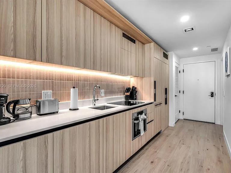225 N Miami Ave #1701 — Photo 10