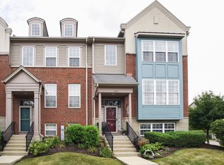 105 Station Park Cir, Grayslake, IL 60030
