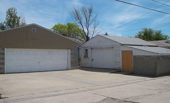 Detached 3-Car Garage(s)