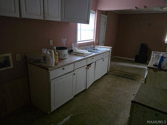 5th image of 406 National St