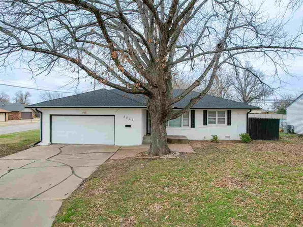 2233 Joe St, Ponca City, OK 74601