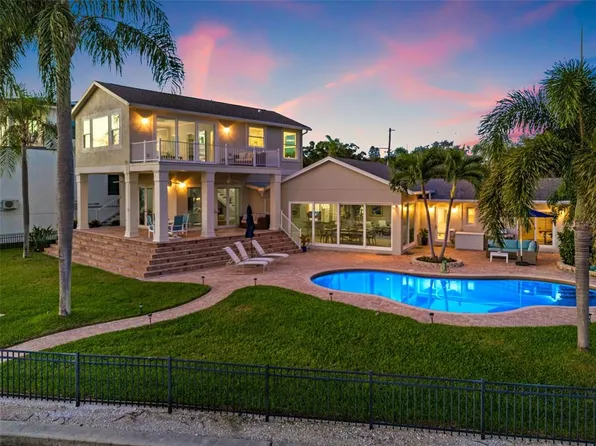750 Placido Way NE, Saint Petersburg, FL 33704