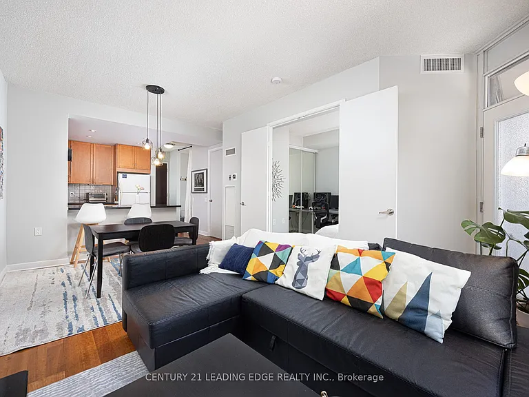 85 Bloor St E #1413 — Photo 10