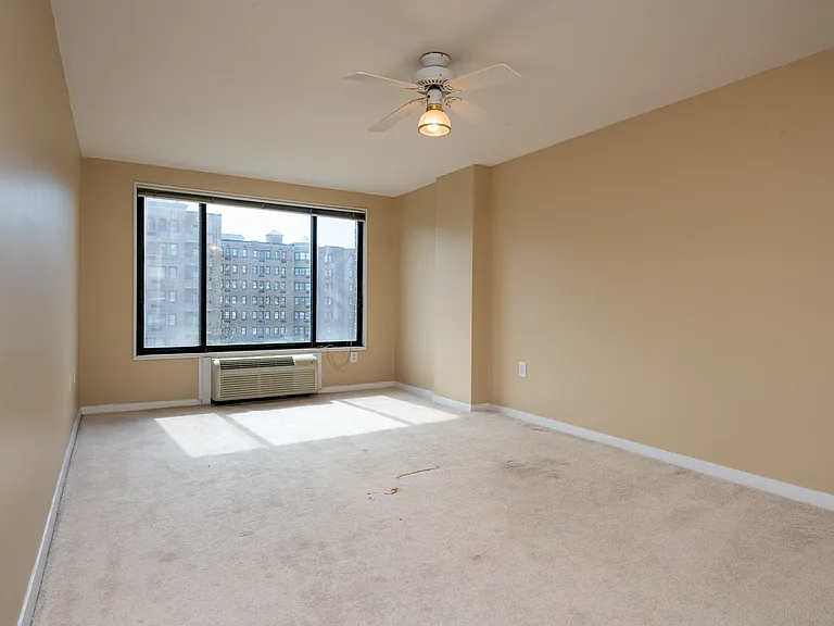 2501 Calvert St NW #604 — Photo 9