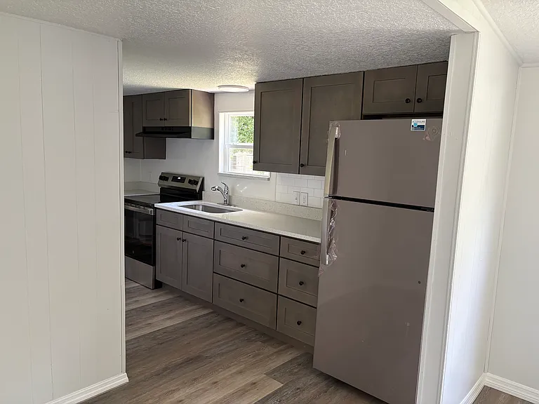 2209 Longreene Rd N — Photo 16