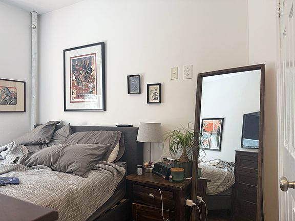 5th image of 222 Thompson St APT 28