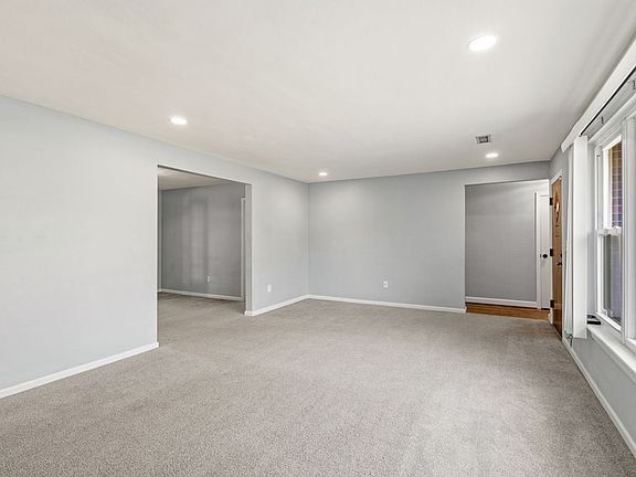 4th image of 3432 S Crestline Dr