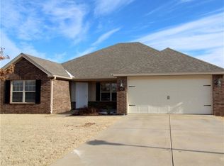 1230 Lariat Dr, Centerton, AR 72719