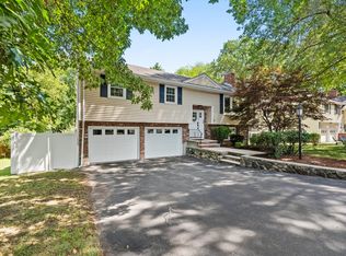 26 Johanna Dr, Reading, MA 01867