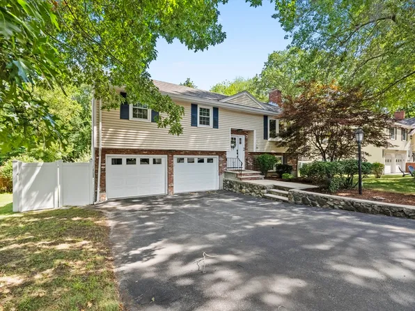 26 Johanna Dr, Reading, MA 01867