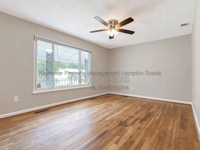 711 Marcus St — Photo 15