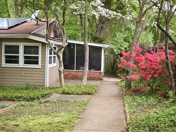 Dining room & screened porch