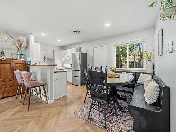 4th image of 705 Dulwich St