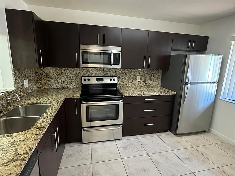 445 Lakeview Dr #3 — Photo 4