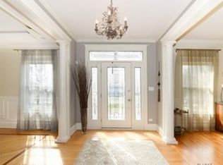 1087 Oak Ridge Dr, Glencoe, IL 60022