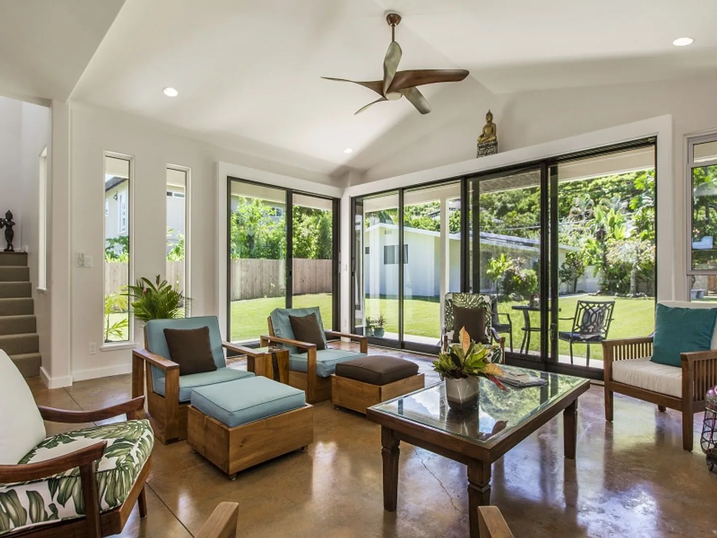 Beautiful Tropical Home Close to Beach w/Pool, Yard & AC: Hale Nani Lanikai — Photo 2
