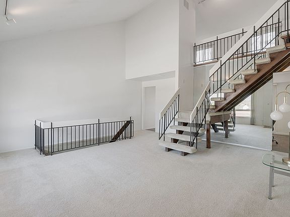 3rd image of 736 Clohesey Dr