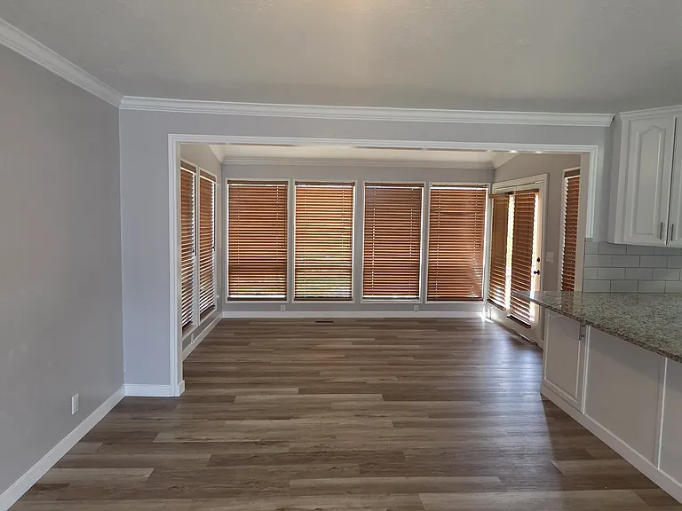 5557 S 2200 W — Photo 9