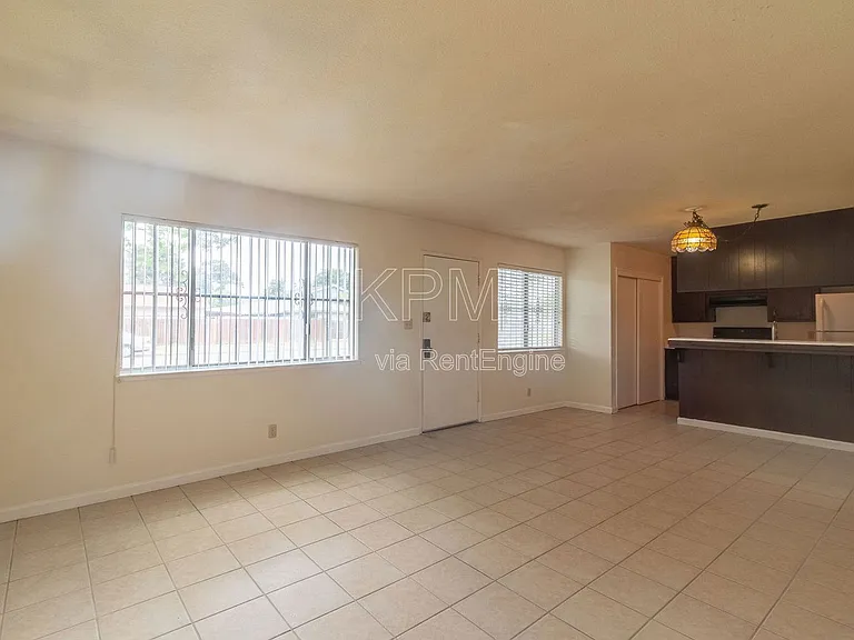 1227 Pinetree Dr #1 — Photo 3