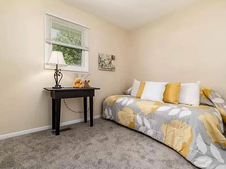 246 Jacqueline Dr — Photo 6