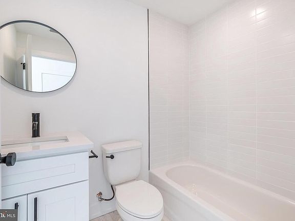 4th image of 2002 Frankford Ave #2F