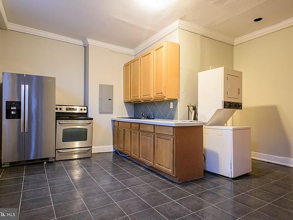 5th image of 262 E Girard Ave #2
