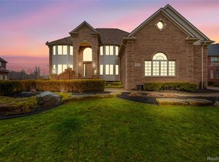 55733 Whitney Ct, Shelby Township, MI 48315