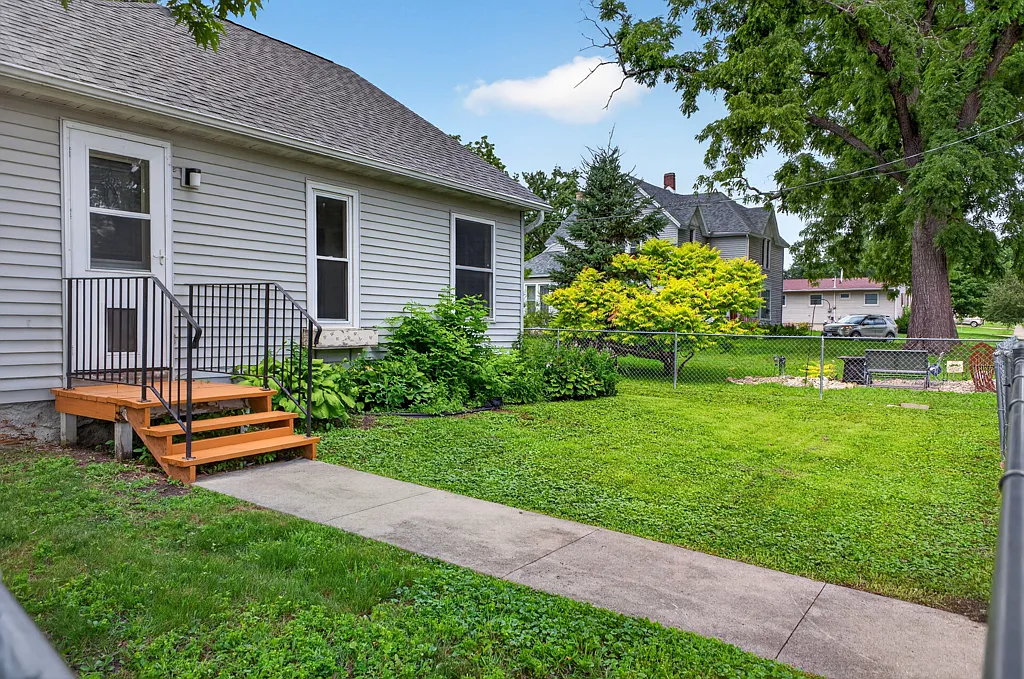 2 bed, 940 sqft, $1,500 — Photo 3