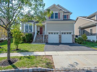 8 Comstock Ln, Skillman, NJ 08558