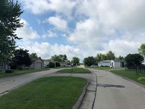 3rd image of 84 Fountain Lake Dr