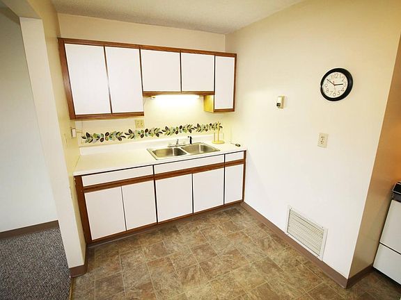 4th image of 724 Beverage Hill Ave #107