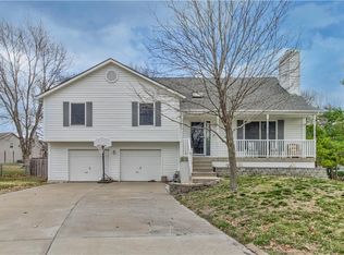 1125 NE Barnes Dr, Lees Summit, MO 64086