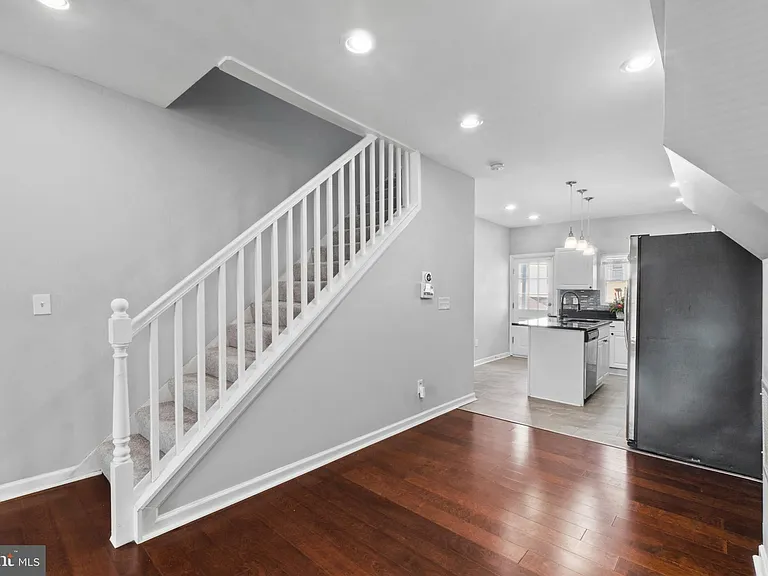 324 Oldham St — Photo 5