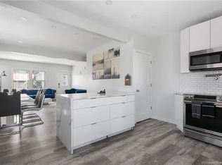 19 1st Ave, West Haven, CT 06516