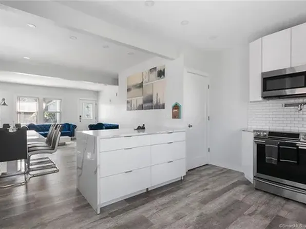 19 1st Ave, West Haven, CT 06516