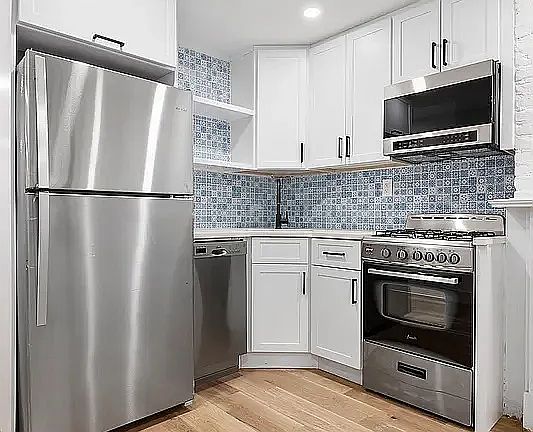 3rd image of 587 Van Buren St #1