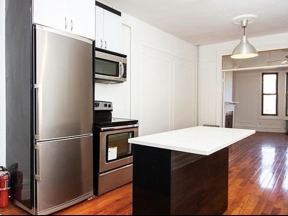 2nd image of 620 Park Pl #4LL