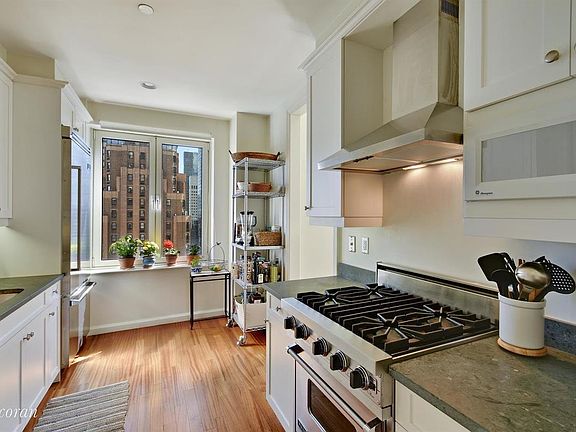 5th image of 400 E 51st St APT 18B