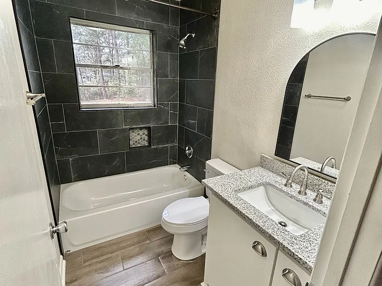 8 Dunfrettin Pl — Photo 9