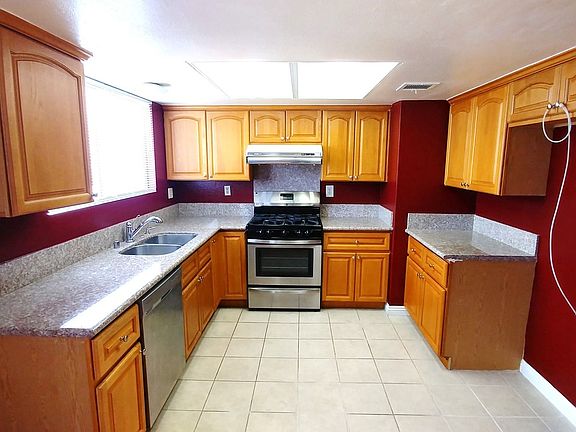 5th image of 325 N Marguerita Ave APT B