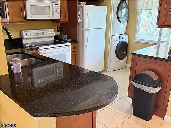 2nd image of 2526 SE 16th Pl APT 105