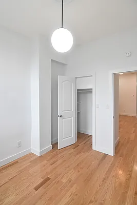 Rented by The Agency | media 22