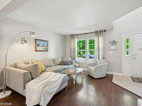 3rd image of 2570 Fairfax Ln